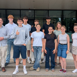 Gruppe vor Stuttgarter Landtag