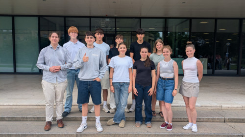 Gruppe vor Stuttgarter Landtag
